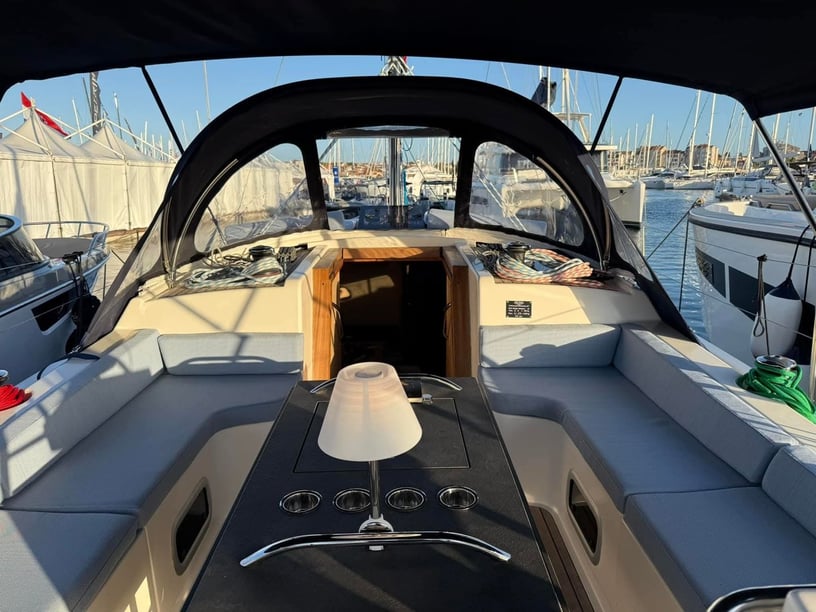 Punat Sailboat 3 cabin 7 berths 8 guests 11.32 m Listing Number: #24771 3