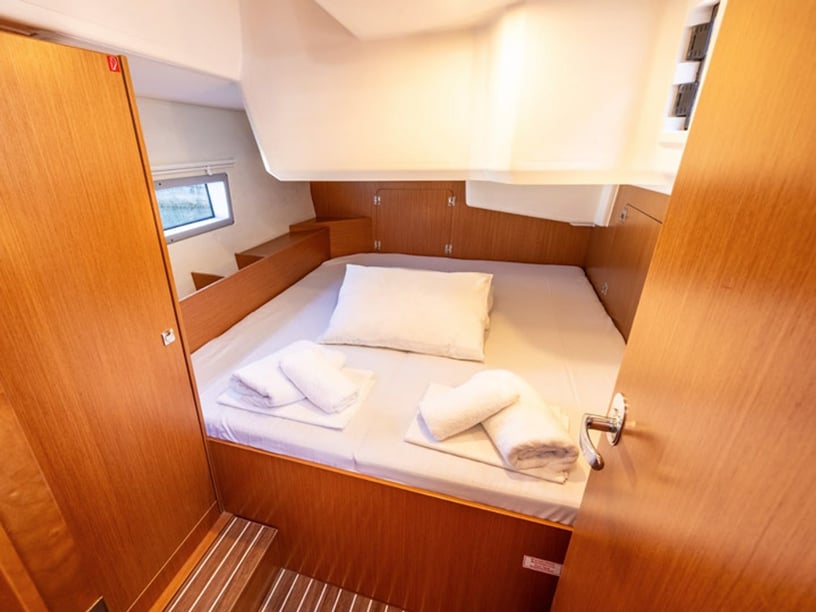 Kiato Zeilboot Cabine 3  7  slaapplaatsen 7  gasten 12.4 m Lijstnummer: #24781 4