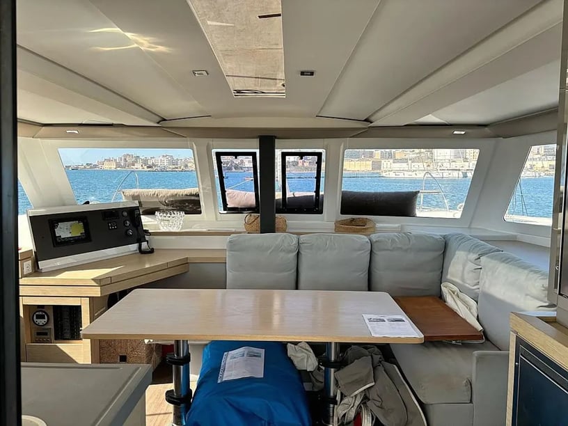 Carloforte Catamaran Cabine 4  8  slaapplaatsen 10  gasten 11.73 m Lijstnummer: #24788 2