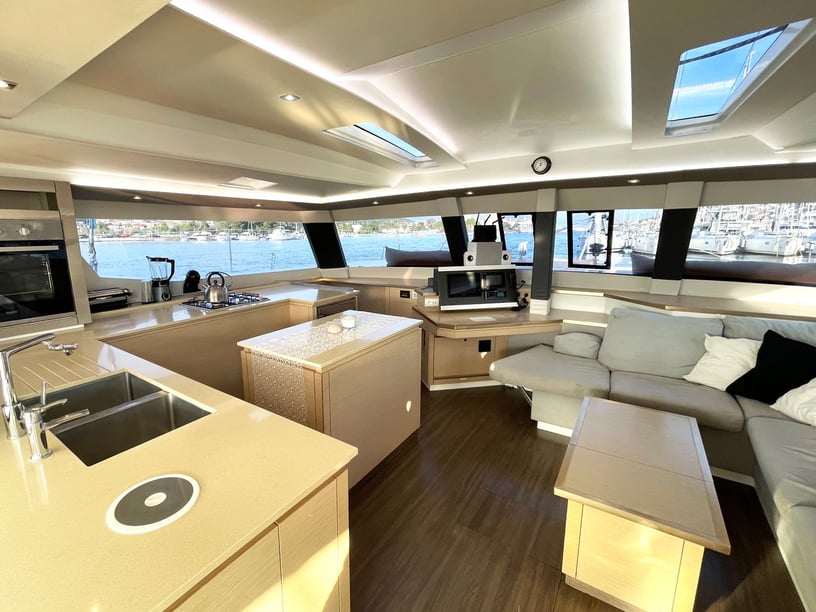 Olbia Catamaran 6 cabin 14 berths 14 guests 14.93 m Listing Number: #24789 2