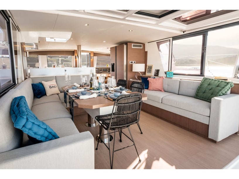 Sitges - Barcelone Catamaran Cabine 5  Couchettes 10  Invités 10  14.28 m Numéro de l'annonce: #24795 2