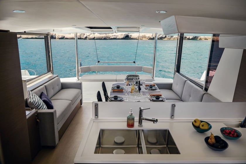 Sitges - Barcelone Catamaran Cabine 5  Couchettes 10  Invités 10  14.28 m Numéro de l'annonce: #24795 3