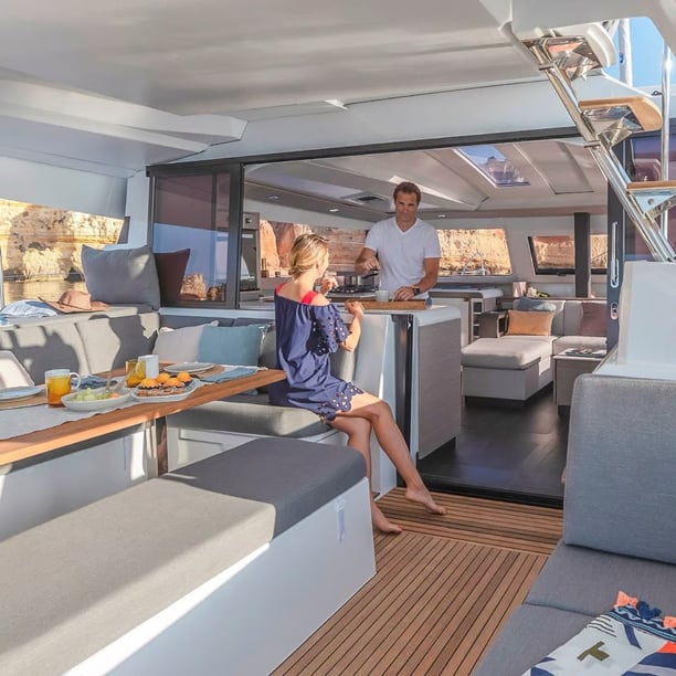 Rhodes Catamaran Cabine 6  Couchettes 12  Invités 11  13.45 m Numéro de l'annonce: #24799 4