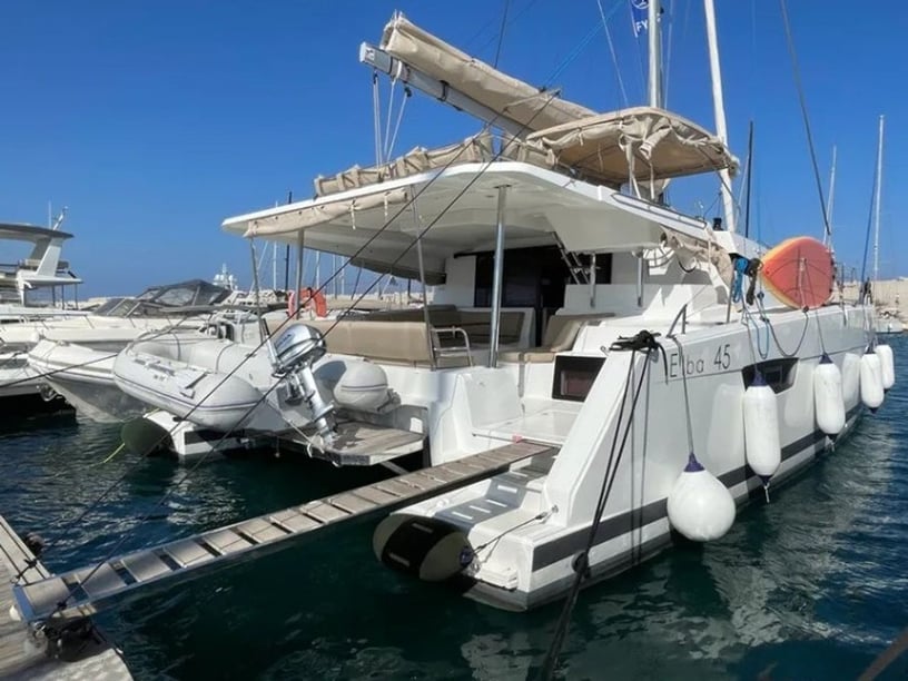 Rhodes Catamaran Cabine 6  Couchettes 12  Invités 11  13.45 m Numéro de l'annonce: #24799 3