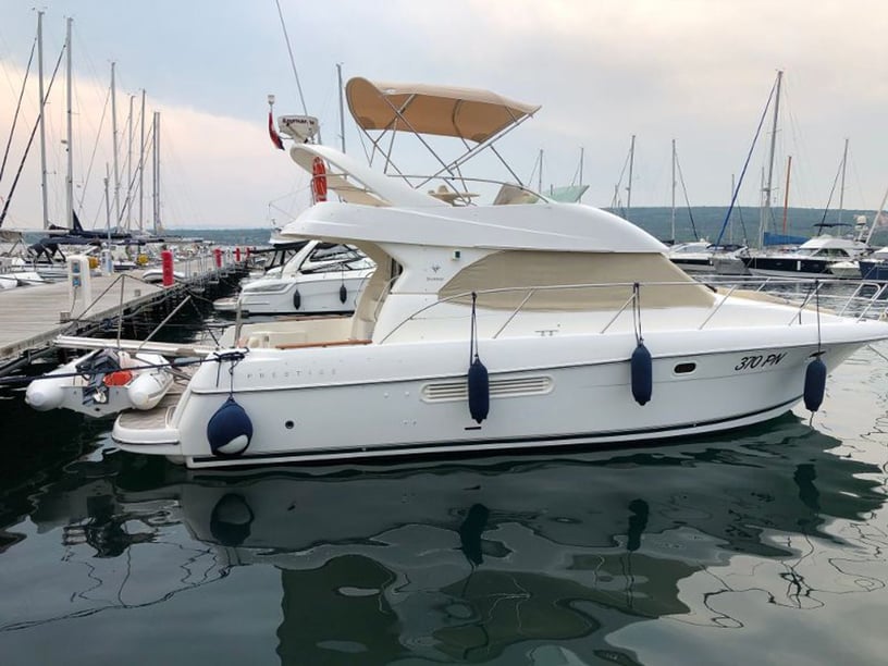 Punat Motorboat 2 cabin 4 berths 4 guests 11.6 m Listing Number: #24831