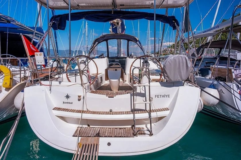Fethiye Voilier Cabine 3  Couchettes 6  Invités 8  13.21 m Numéro de l'annonce: #24835 2