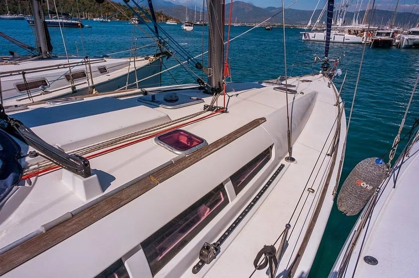 Fethiye Voilier Cabine 3  Couchettes 6  Invités 8  13.21 m Numéro de l'annonce: #24835 5