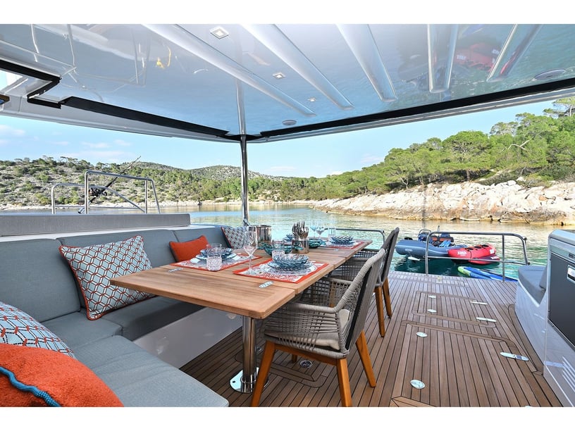 Kos Catamaran Cabine 4  Couchettes 8  Invités 8  18.38 m Numéro de l'annonce: #24867 2