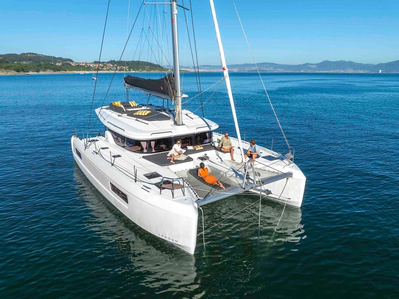 Sant Antoni de Portmany Catamarano cabina 4  cuccette 8  8  ospiti 13.85 m Numero dell'inserzione: #24869