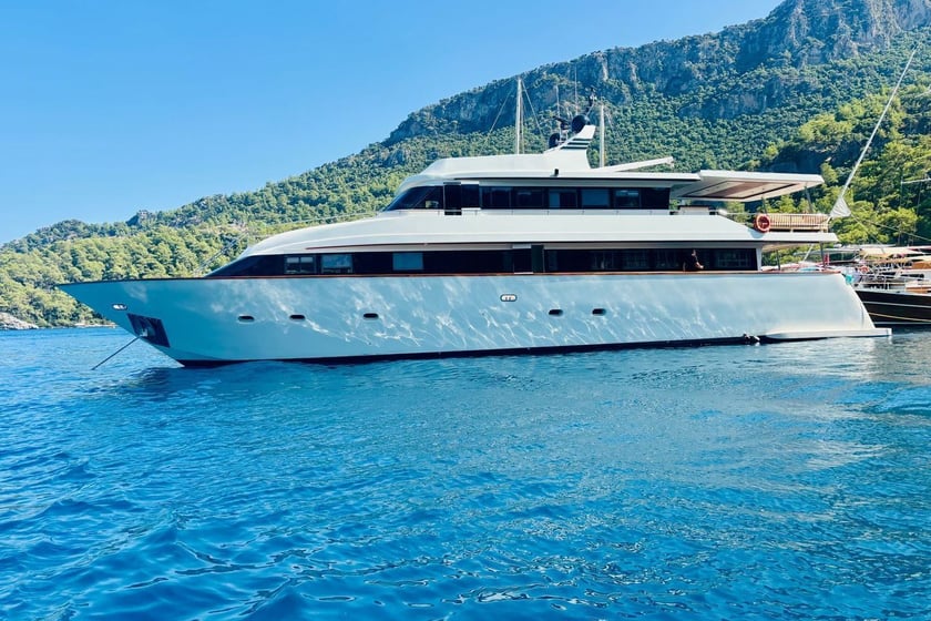 Gocek Motor Yacht 5 cabin 10 berths 10 guests 32 m Listing Number: #24886