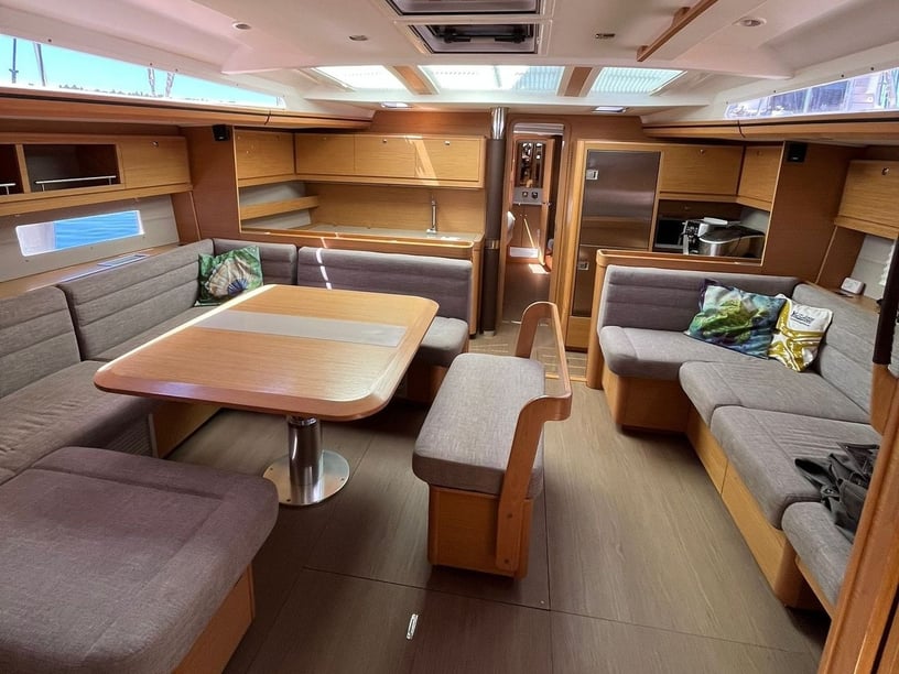 Sibenik Velero Cabina 4  8  literas 8  invitados 17.15 m Número de anuncio: #24938 2