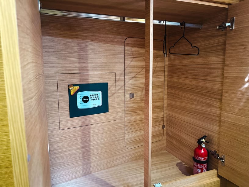 Salerno Velero Cabina 4  6  literas 12  invitados 15.5 m Número de anuncio: #24995 3