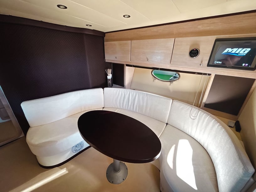 Salerne Yacht à moteur Cabine 3  Couchettes 6  Invités 10  15.6 m Numéro de l'annonce: #24996 2