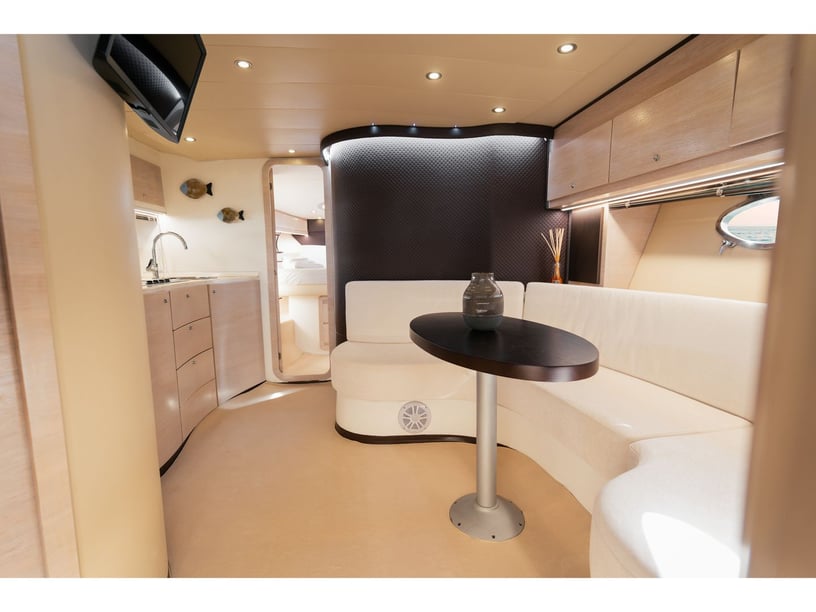 Salerne Yacht à moteur Cabine 3  Couchettes 6  Invités 10  15.6 m Numéro de l'annonce: #24996 2