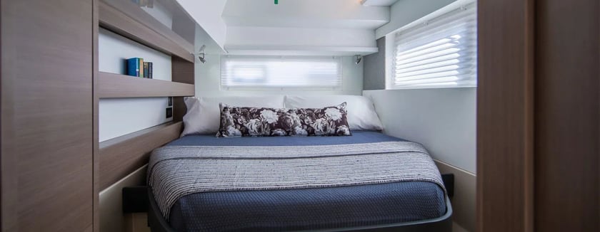 Road Town Catamaran Cabine 3  Couchettes 8  Invités 10  12.67 m Numéro de l'annonce: #25004 3