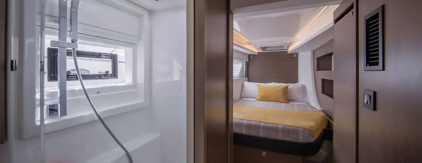 Road Town Catamaran 3 cabin 8 berths 10 guests 12.67 m Listing Number: #25039 5