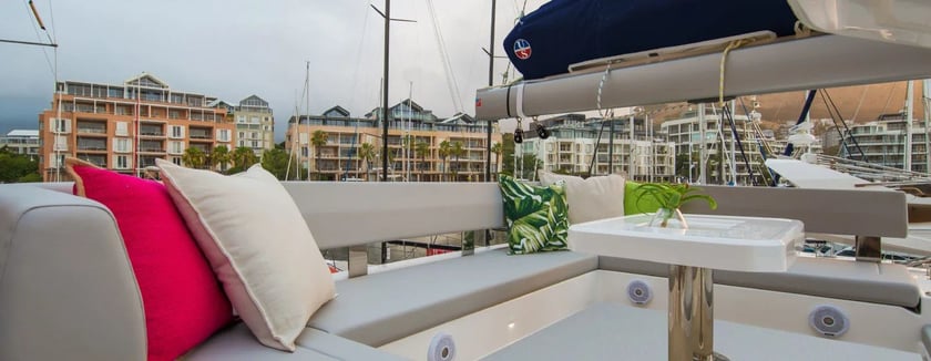 Road Town Catamaran Cabine 5  Couchettes 10  Invités 10  13.72 m Numéro de l'annonce: #25086 4