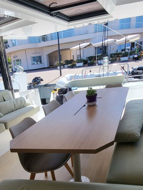 Naples Catamaran Cabine 4  Couchettes 8  Invités 8  11.78 m Numéro de l'annonce: #25136 3