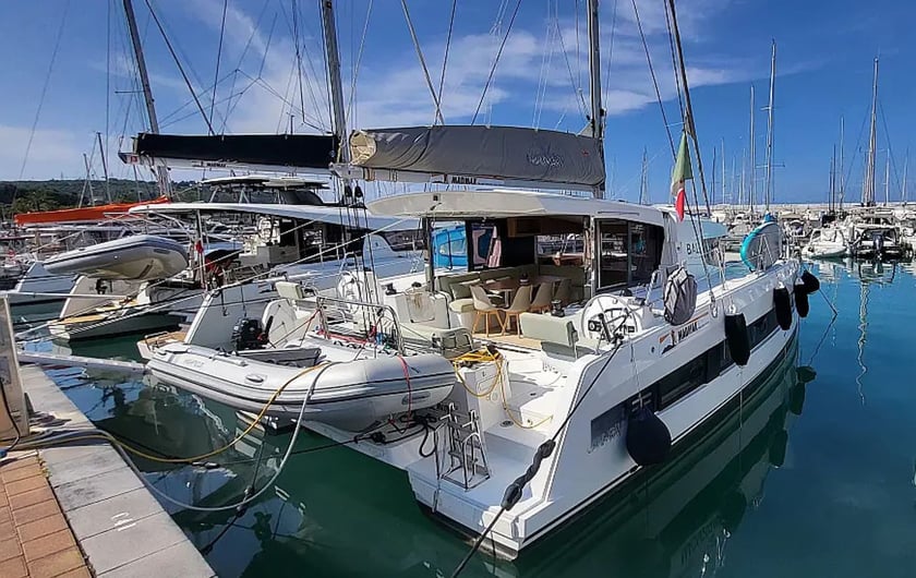 Naples Catamaran Cabine 4  Couchettes 8  Invités 8  11.78 m Numéro de l'annonce: #25136 4