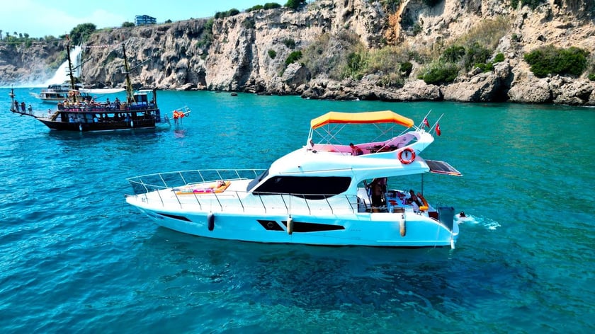 Antalya Motoryat 3 kabin Konaklama 6 kişi Seyir 22 kişi 15 m İlan No: #25155 3