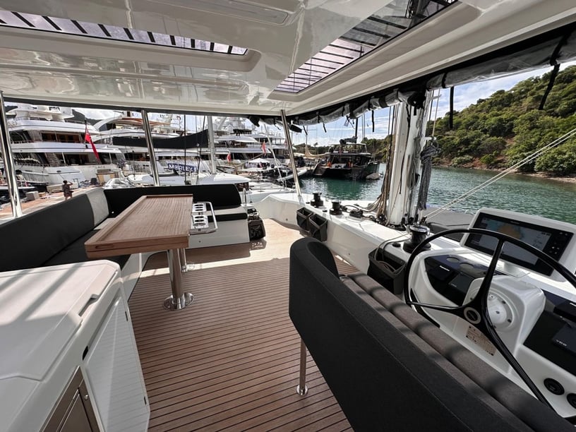 Portisco Catamaran Cabine 5  10  slaapplaatsen 10  gasten 16.9 m Lijstnummer: #25168 3