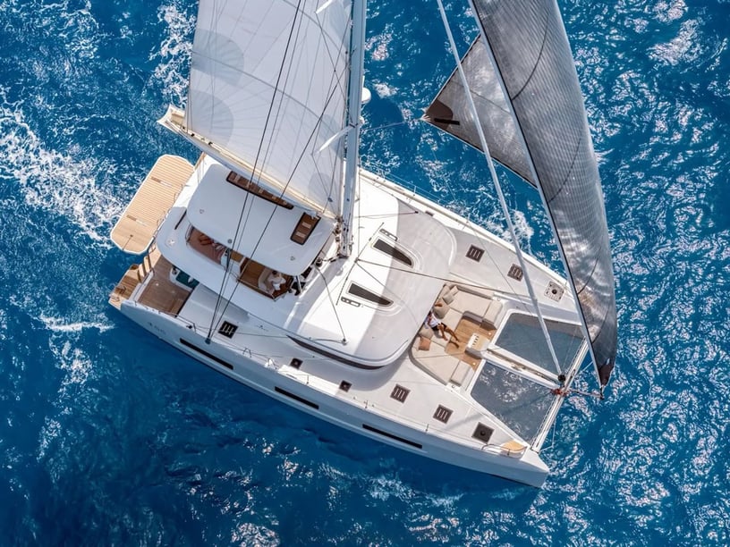 Portisco Catamaran Cabine 5  10  slaapplaatsen 10  gasten 16.9 m Lijstnummer: #25168