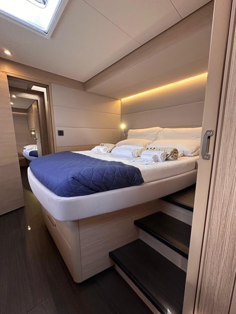 Portisco Catamaran Cabine 5  10  slaapplaatsen 10  gasten 16.9 m Lijstnummer: #25168 5