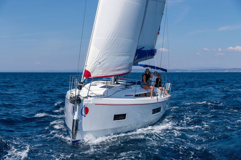 Road Town Zeilboot Cabine 3  6  slaapplaatsen 6  gasten 12.87 m Lijstnummer: #25173 3