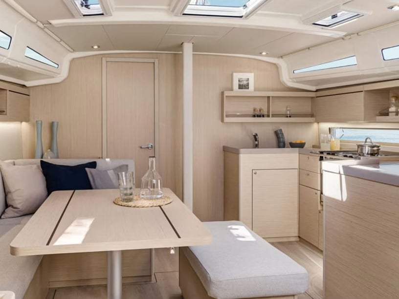 Road Town Segelboot 3 Kabine 6 Liegeplätze 6 Gäste 12.87 m Nummer des Inserats: #25176 2