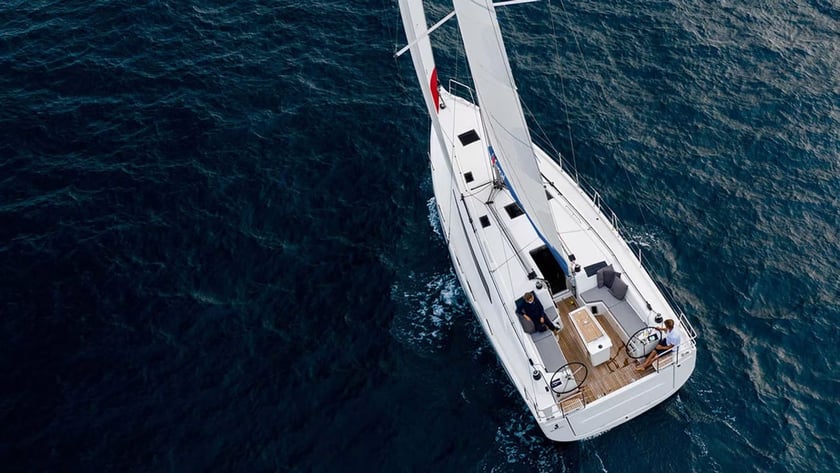 Road Town Segelboot 3 Kabine 6 Liegeplätze 6 Gäste 12.87 m Nummer des Inserats: #25176 3