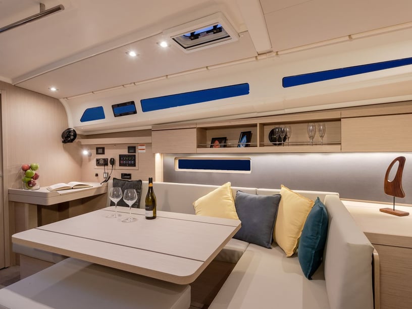 Road Town Zeilboot Cabine 3  6  slaapplaatsen 6  gasten 12.87 m Lijstnummer: #25176 2