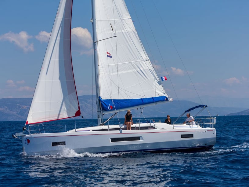 Road Town Zeilboot Cabine 3  6  slaapplaatsen 6  gasten 12.87 m Lijstnummer: #25179
