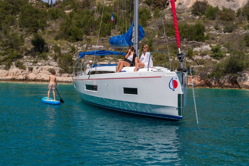 Road Town Zeilboot Cabine 3  6  slaapplaatsen 6  gasten 12.87 m Lijstnummer: #25185 4