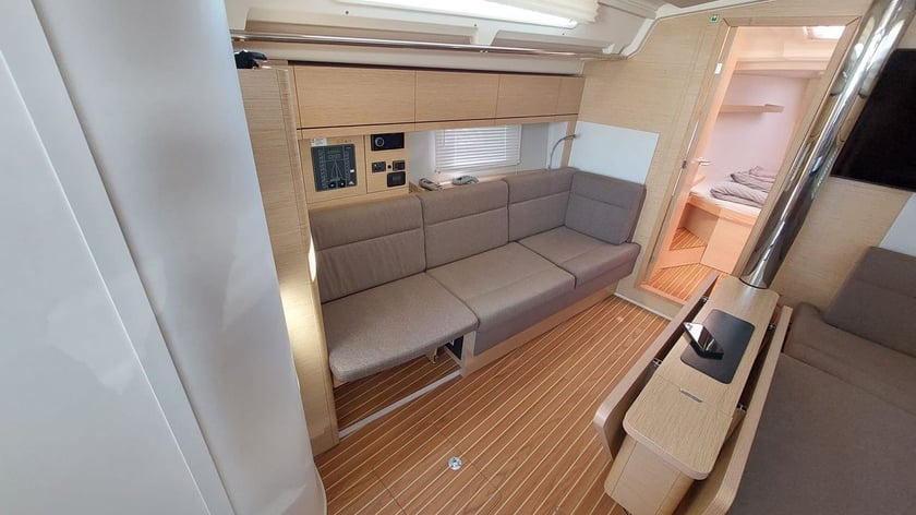 Castiglioncello Barca a vela cabina 3  cuccette 9  9  ospiti 12.4 m Numero dell'inserzione: #25186 5