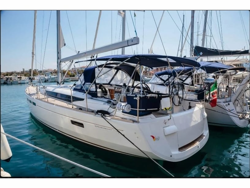 Tropea Zeilboot Cabine 5  11  slaapplaatsen 11  gasten 15.75 m Lijstnummer: #25203