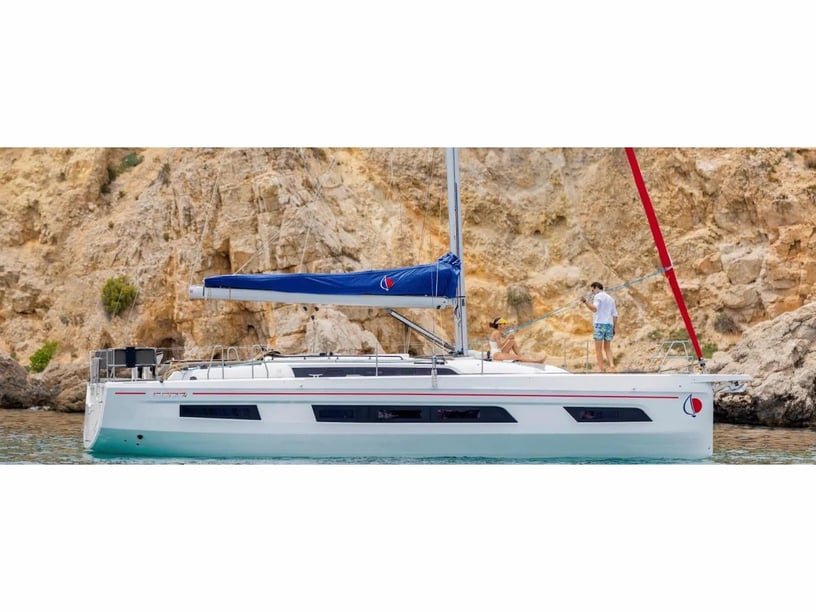Road Town Zeilboot Cabine 3  6  slaapplaatsen 6  gasten 11.95 m Lijstnummer: #25220