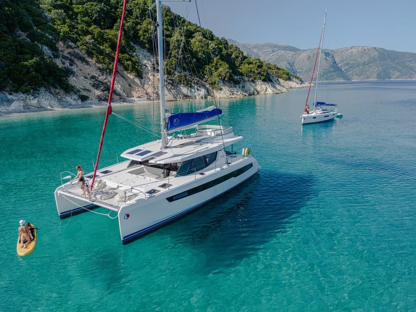 Road Town Catamaran Cabine 4  9  slaapplaatsen 9  gasten 13.72 m Lijstnummer: #25238 5
