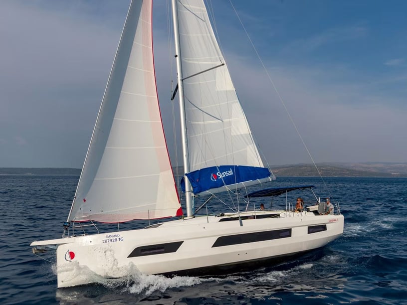Marina Barca a vela cabina 3  cuccette 6  6  ospiti 13.65 m Numero dell'inserzione: #25242