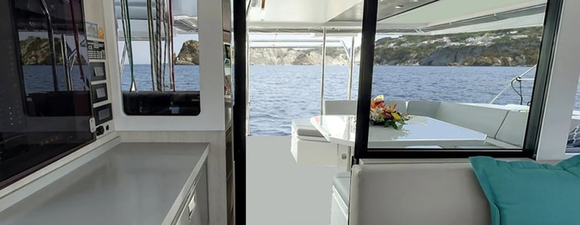 El Pireo Catamarán Cabina 4  10  literas 11  invitados 13.72 m Número de anuncio: #25246 3