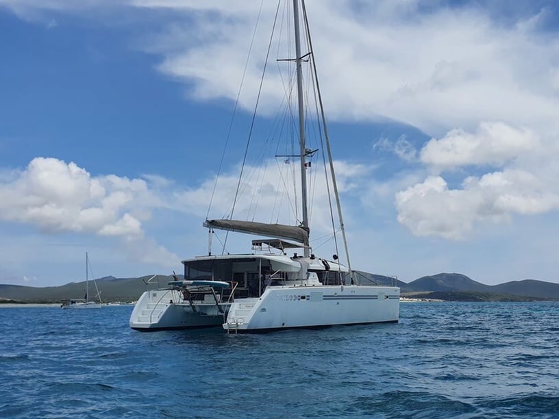 Vigo Catamaran Cabine 3  Couchettes 8  Invités 8  13.96 m Numéro de l'annonce: #25258
