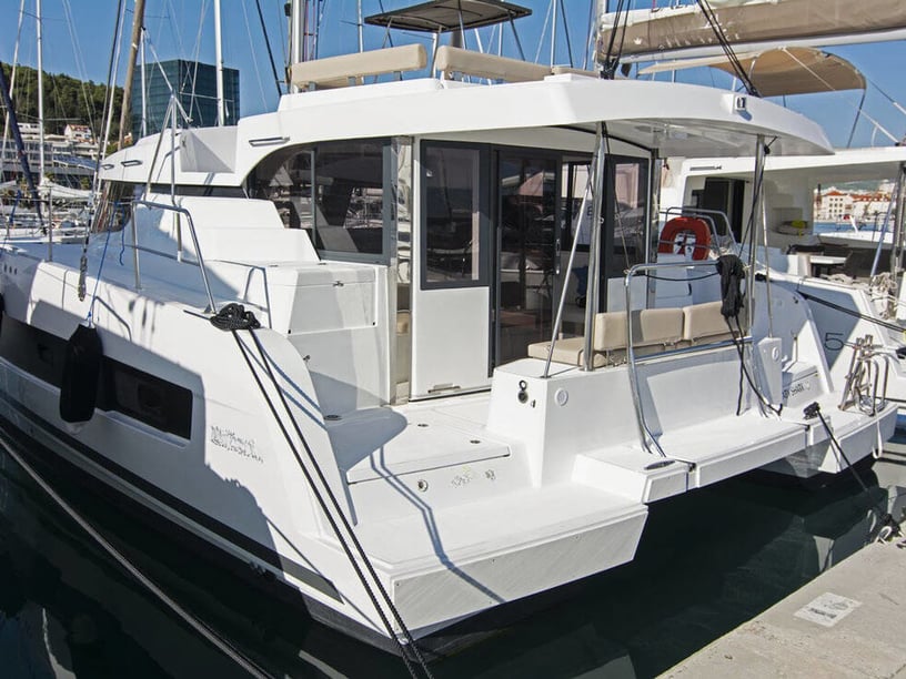 Split Katamaran 4 kabin Konaklama 10 kişi Seyir 12 kişi 12.31 m İlan No: #25259