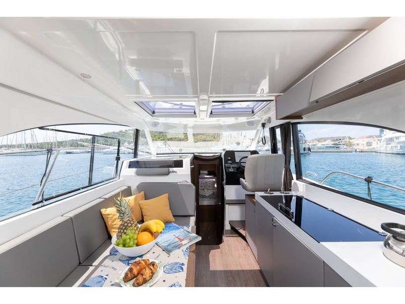 Rogoznica Motorboot Cabine 2  6  slaapplaatsen 6  gasten 11.08 m Lijstnummer: #25261 2