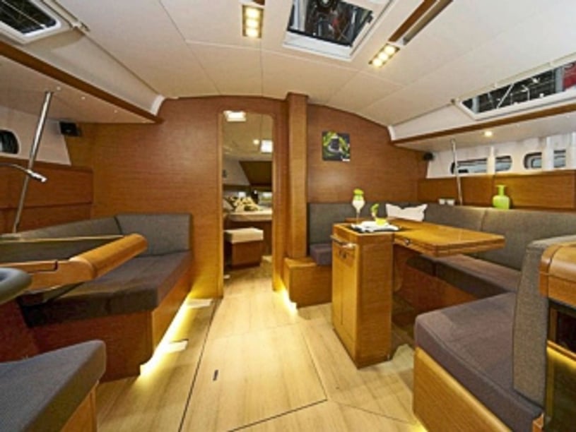 Göteborg Sailboat 4 cabin 9 berths 9 guests 13.76 m Listing Number: #2527 2