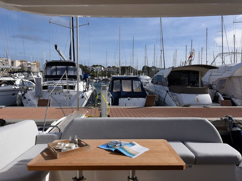 El Arenal Motorboat 2 cabin 6 berths 6 guests 13.06 m Listing Number: #25277 5