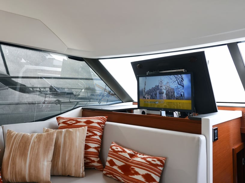 El Arenal Motorboat 2 cabin 6 berths 6 guests 13.06 m Listing Number: #25277 4