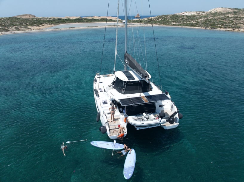 Paros Catamaran Cabine 4  8  slaapplaatsen 12  gasten 13.99 m Lijstnummer: #25282 4