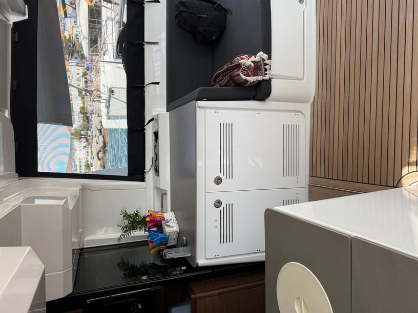 Paros Catamaran Cabine 4  8  slaapplaatsen 12  gasten 13.99 m Lijstnummer: #25282 3