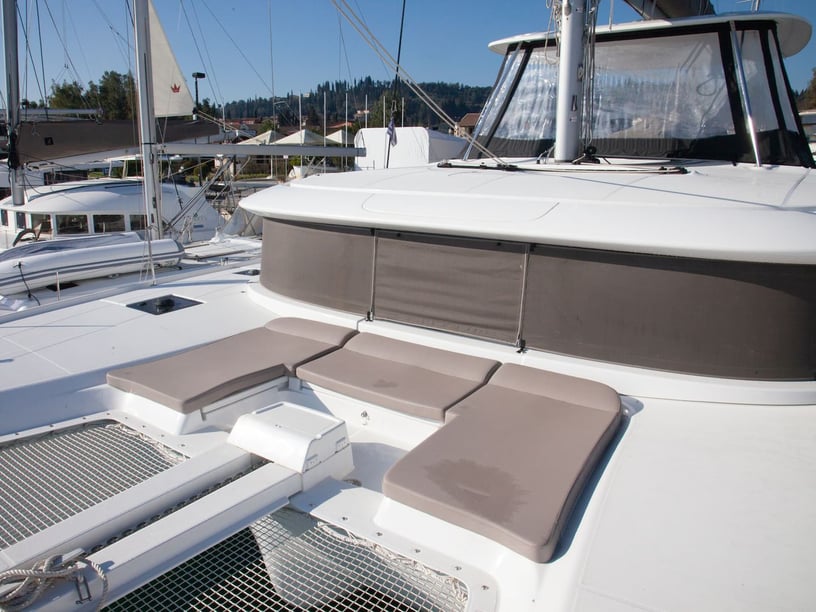 Paros Catamarán Cabina 4  8  literas 12  invitados 13.99 m Número de anuncio: #25282 5