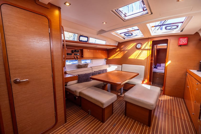 Primosten Zeilboot Cabine 4  10  slaapplaatsen 10  gasten 14.15 m Lijstnummer: #25286 5