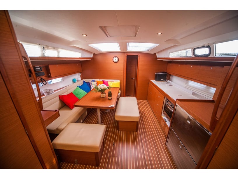 Primosten Zeilboot Cabine 4  10  slaapplaatsen 10  gasten 14.15 m Lijstnummer: #25286